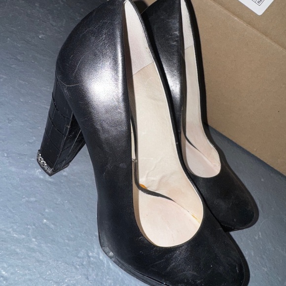 Elegant Black Women's Pumps - Picture 4 of 6